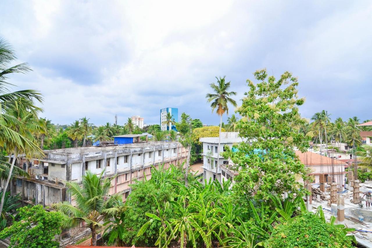 Oyo Home 81801 Akash Villa Trippapur Esterno foto