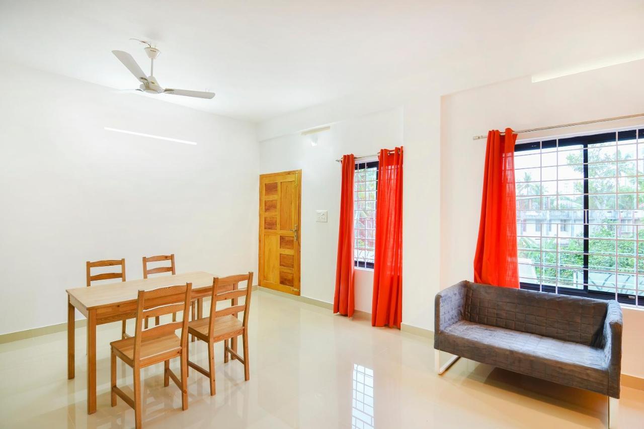 Oyo Home 81801 Akash Villa Trippapur Esterno foto