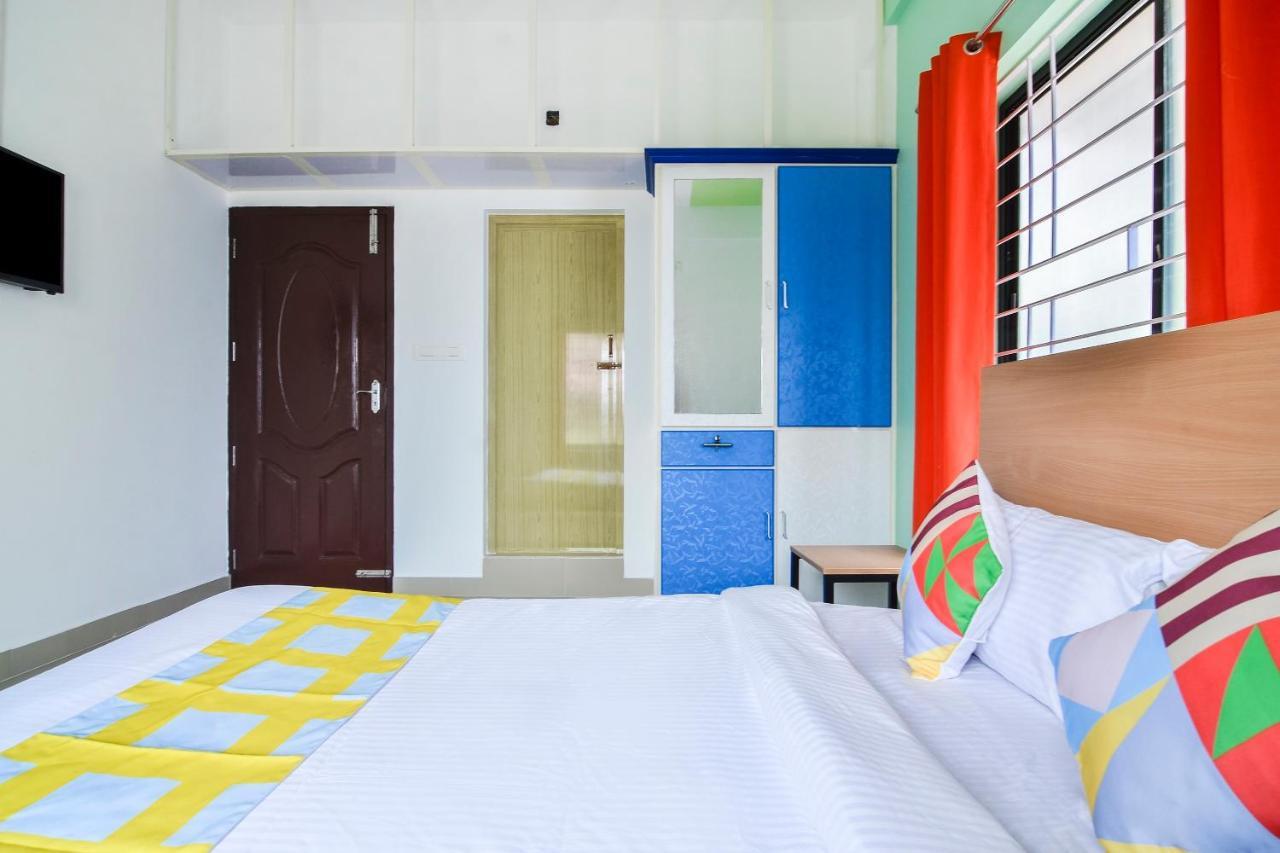 Oyo Home 81801 Akash Villa Trippapur Esterno foto