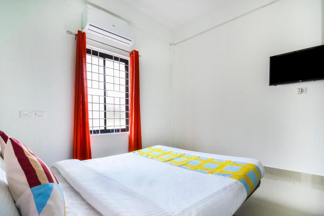 Oyo Home 81801 Akash Villa Trippapur Esterno foto