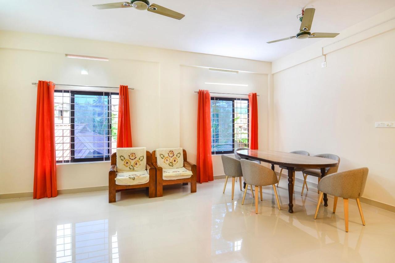 Oyo Home 81801 Akash Villa Trippapur Esterno foto