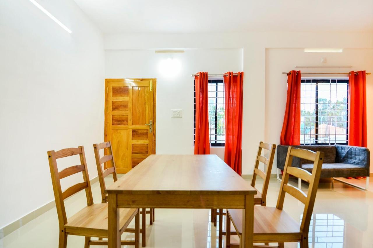 Oyo Home 81801 Akash Villa Trippapur Esterno foto